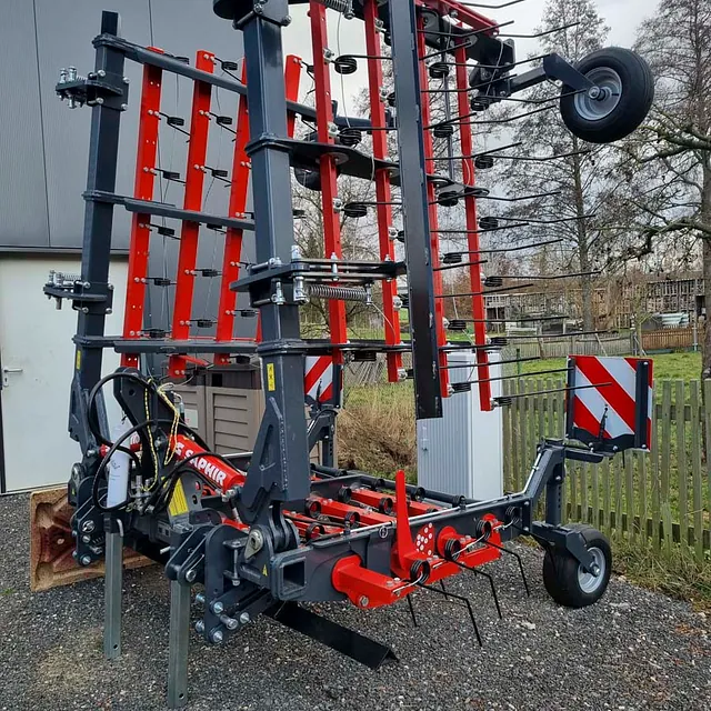 Grünlandstriegel ES600 von Saphir