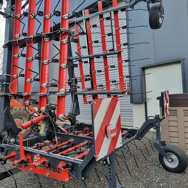 Grünlandstriegel ES600 von Saphir